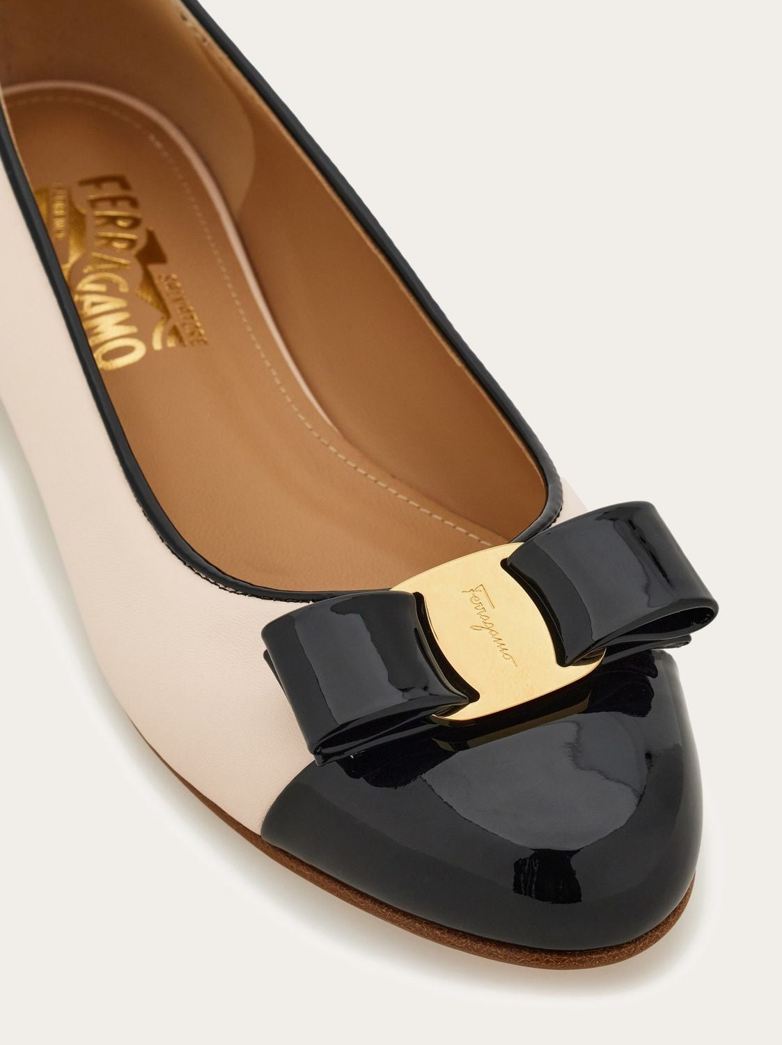 Ferragamo Elegant Ballerina Flats