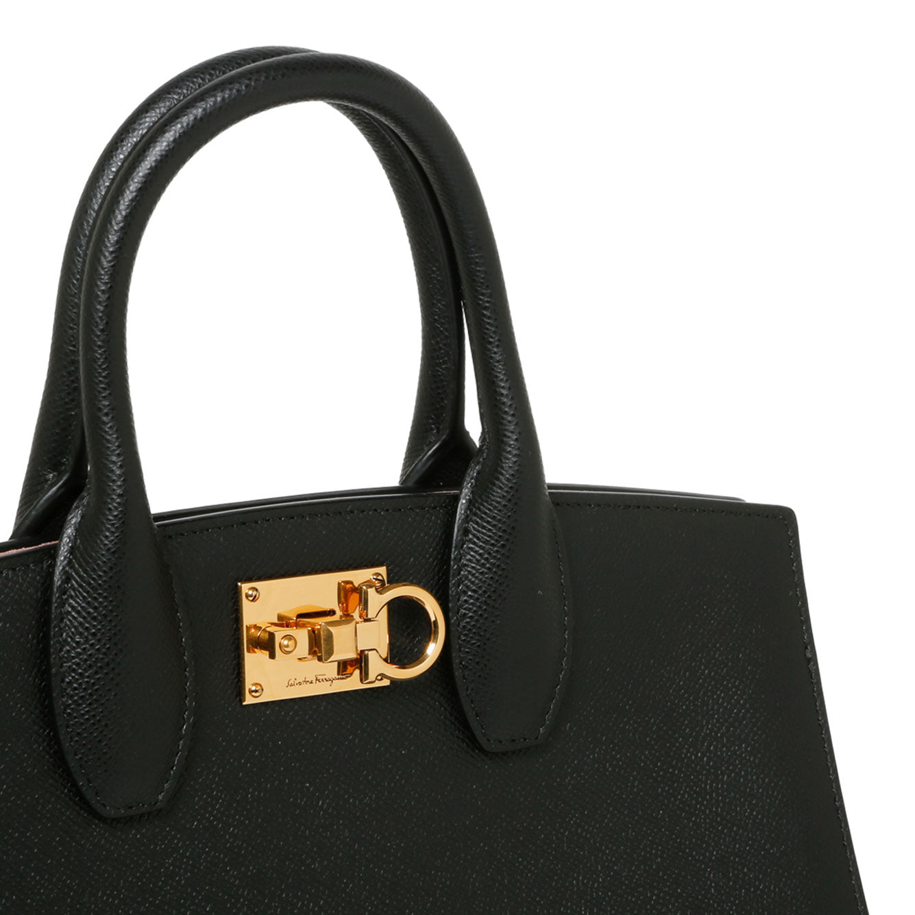 Ferragamo Elegant 100% Leather Handbag