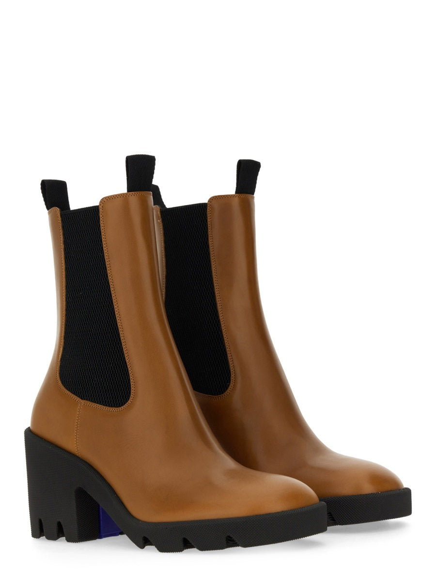 BURBERRY Luxurious Leather Boot for Women - FW24