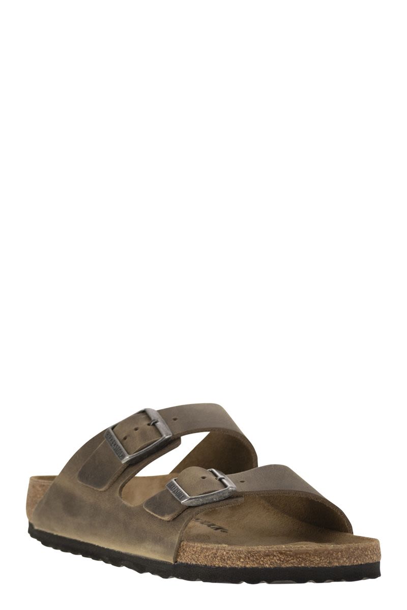BIRKENSTOCK Arizona Flat Sandal - A Perfect Fit for All Seasons