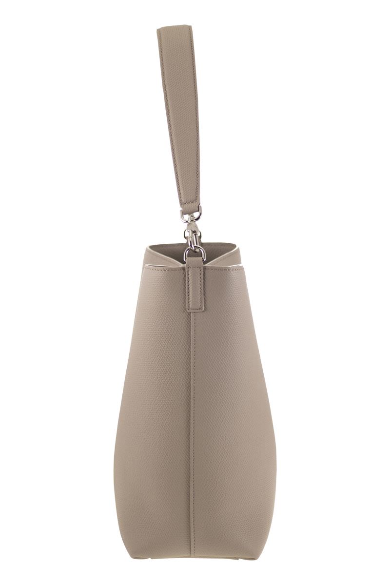 LONGCHAMP Elegant Large Hobo Handbag - Spacious Design