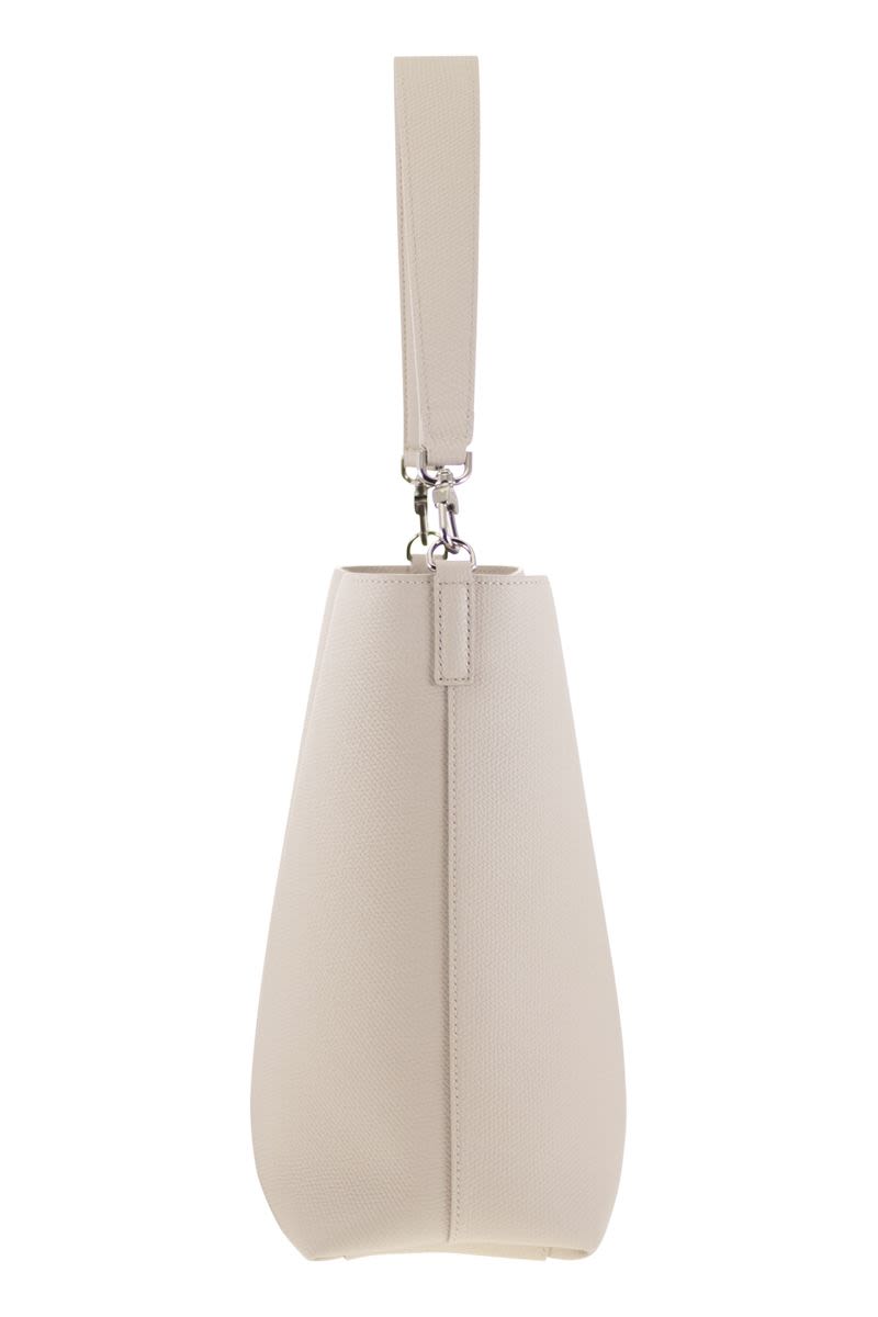 LONGCHAMP Elegant Hobo Handbag M - Perfect for Everyday Essentials