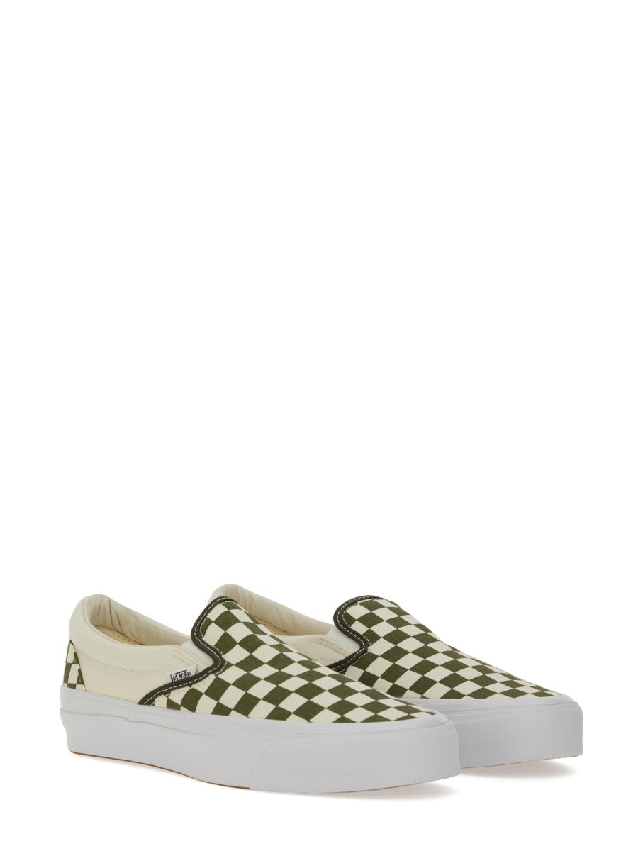 VANS Classic Slip-On Sneakers - Unisex