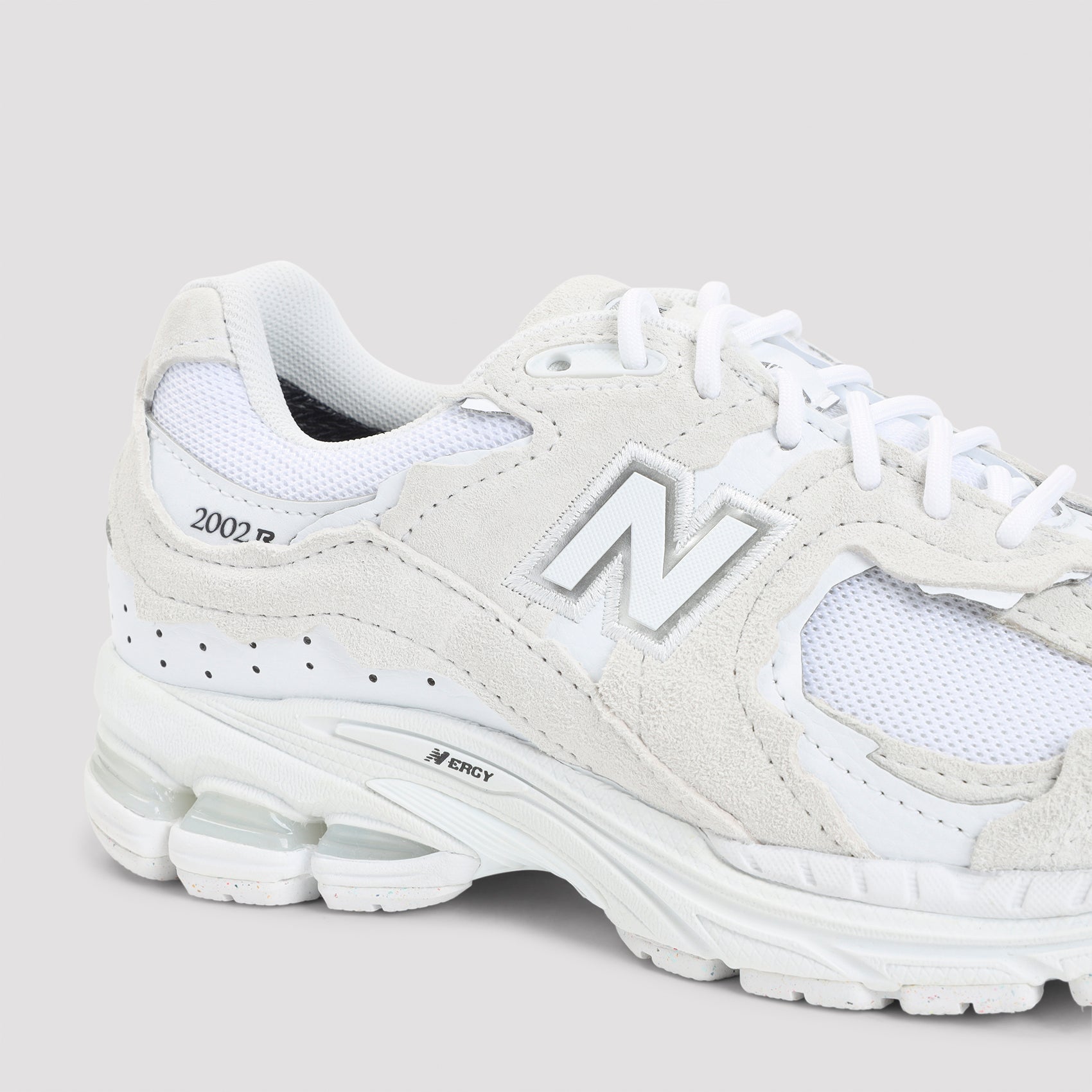 NEW BALANCE Unisex 2002 Sneaker