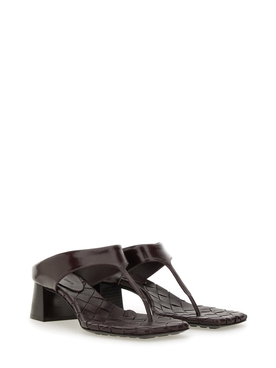 BOTTEGA VENETA Elegant Leather Thong Sandal
