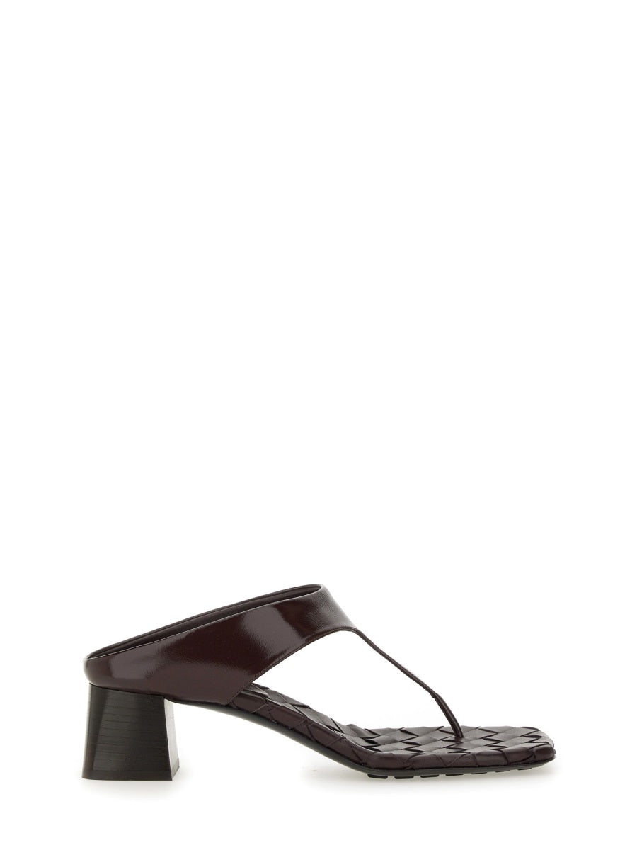 BOTTEGA VENETA Elegant Leather Thong Sandal