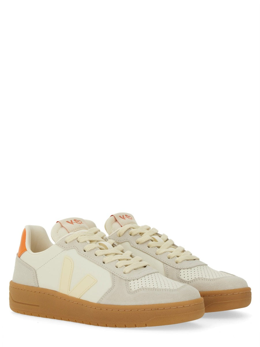 VEJA V-82 Sneaker - Unisex