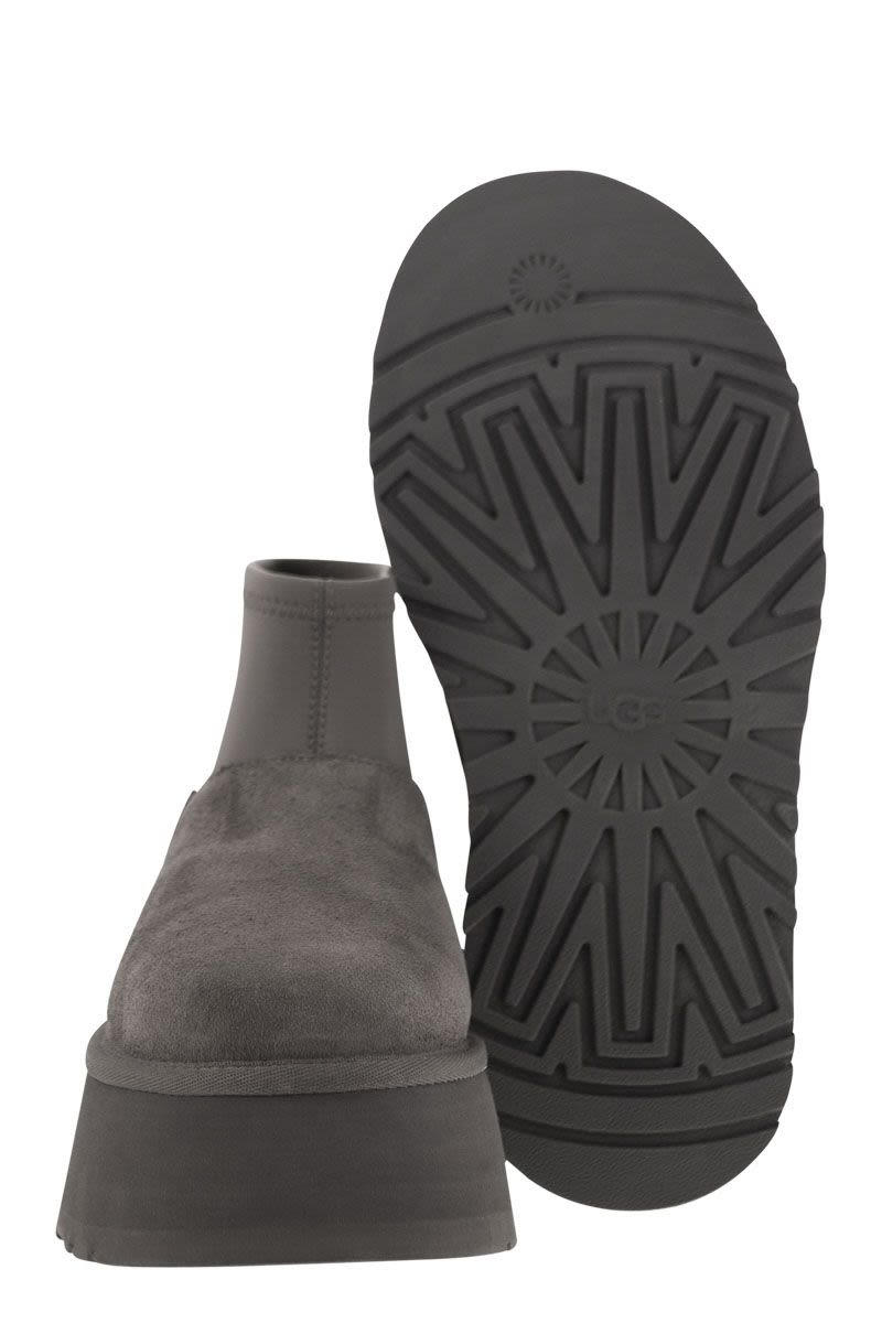 UGG Mini Dipper Comfort Boots