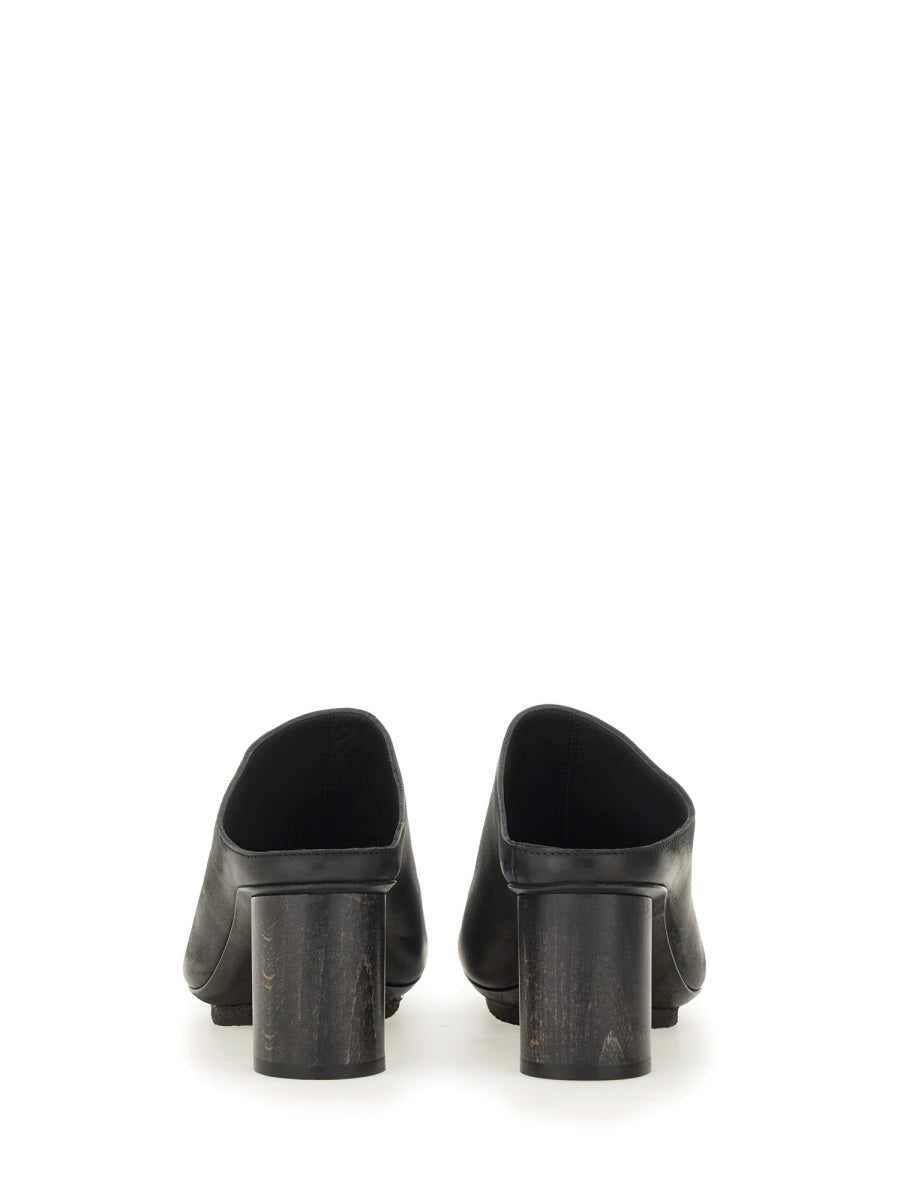 UMA WANG Elegant Flat Stone Heels for Women