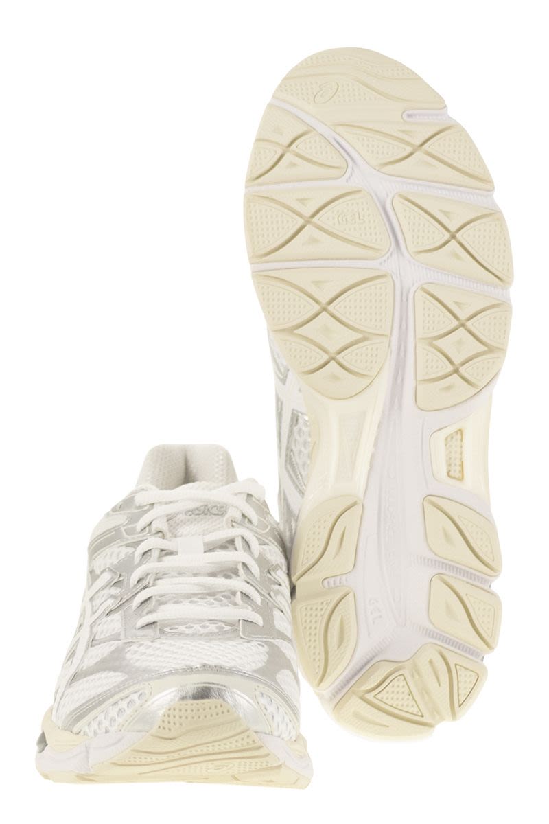 ASICS GEL CUMULUS 16 Logo Low-Top Sneakers