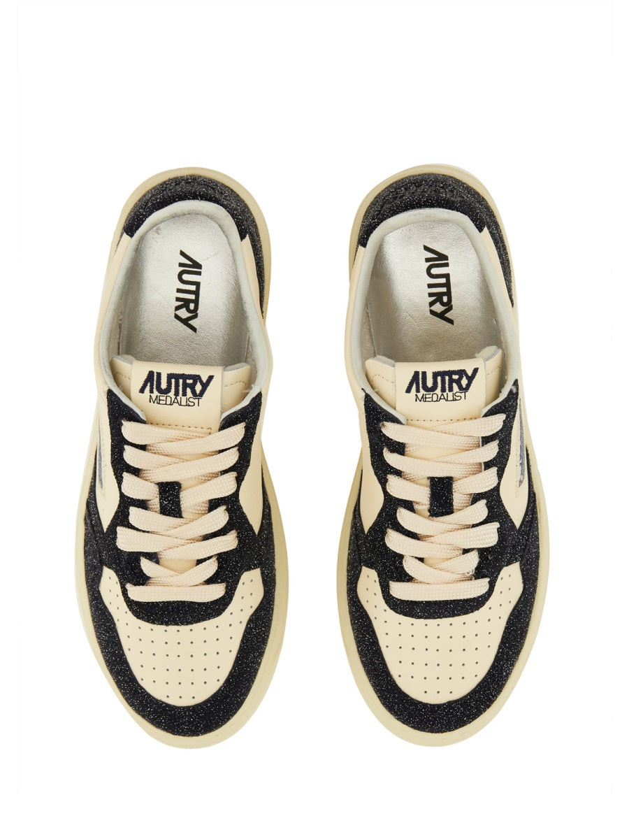 AUTRY Women's Medalist Low Sneakers