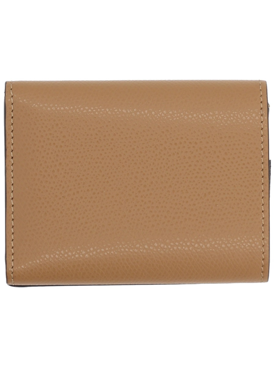FENDI Elegant Leather Wallet for Women