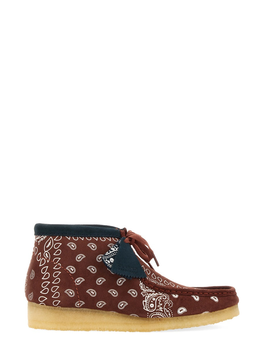 CLARKS Men's Classic Wallabee Boot with Crepe Sole