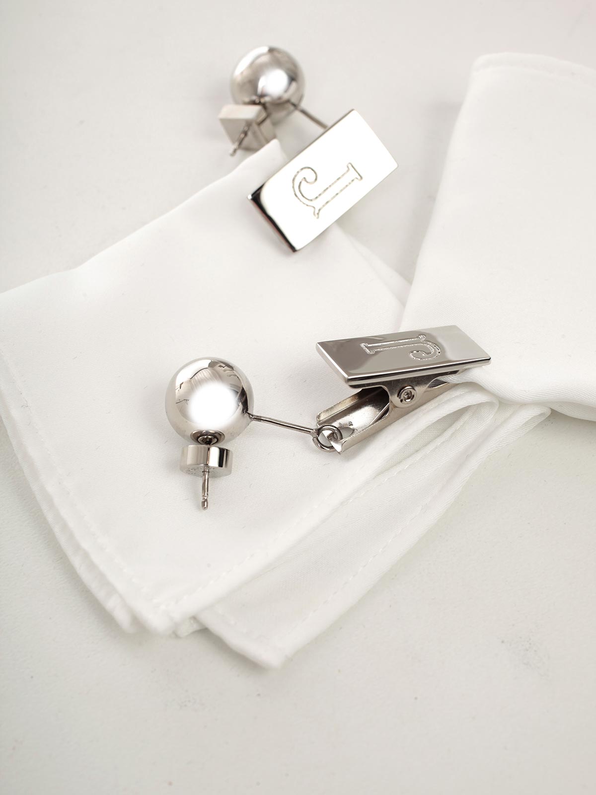 JACQUEMUS Chic Mini Earrings for Modern Women