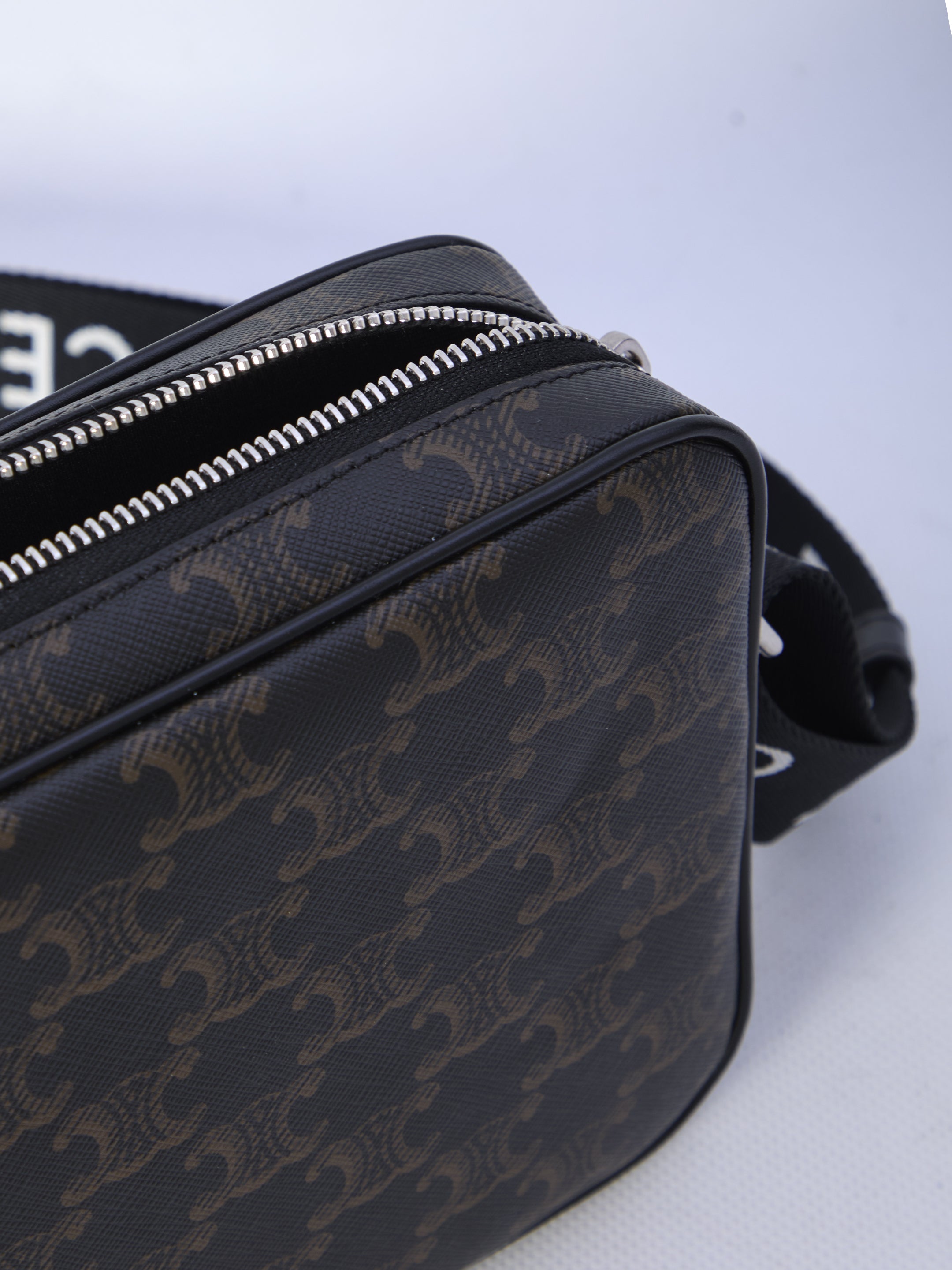 CELINE Medium Messenger Handbag - Dimensions: 23x14.5x4cm