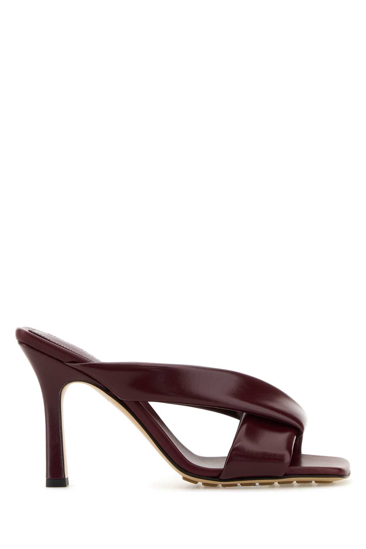 BOTTEGA VENETA Classic Leather Riva Flat with Elegant Heel Height