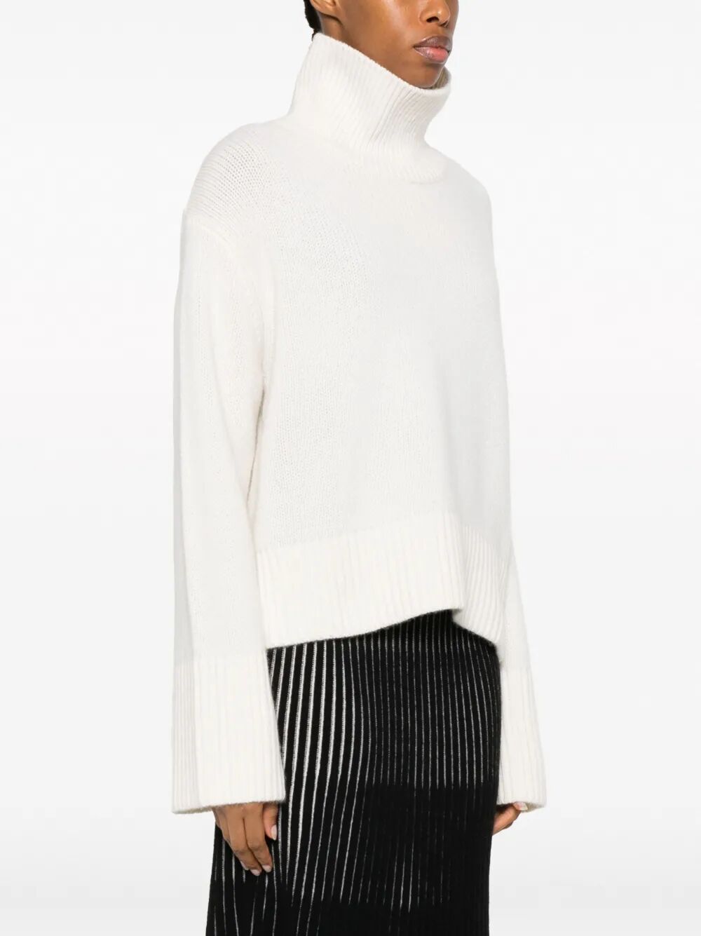 LISA YANG Fleur Turtleneck Cashmere Sweater