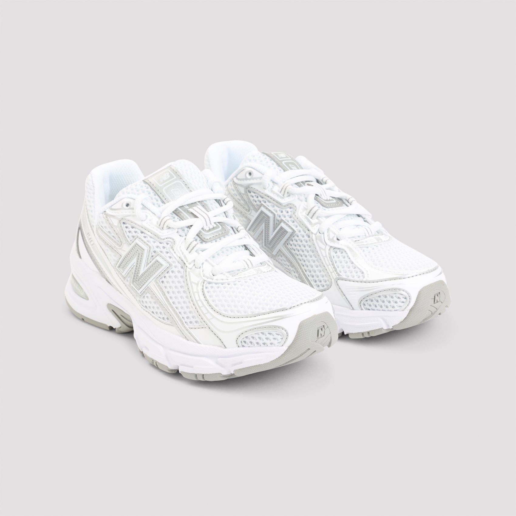 NEW BALANCE 740 Sneaker for All Seasons