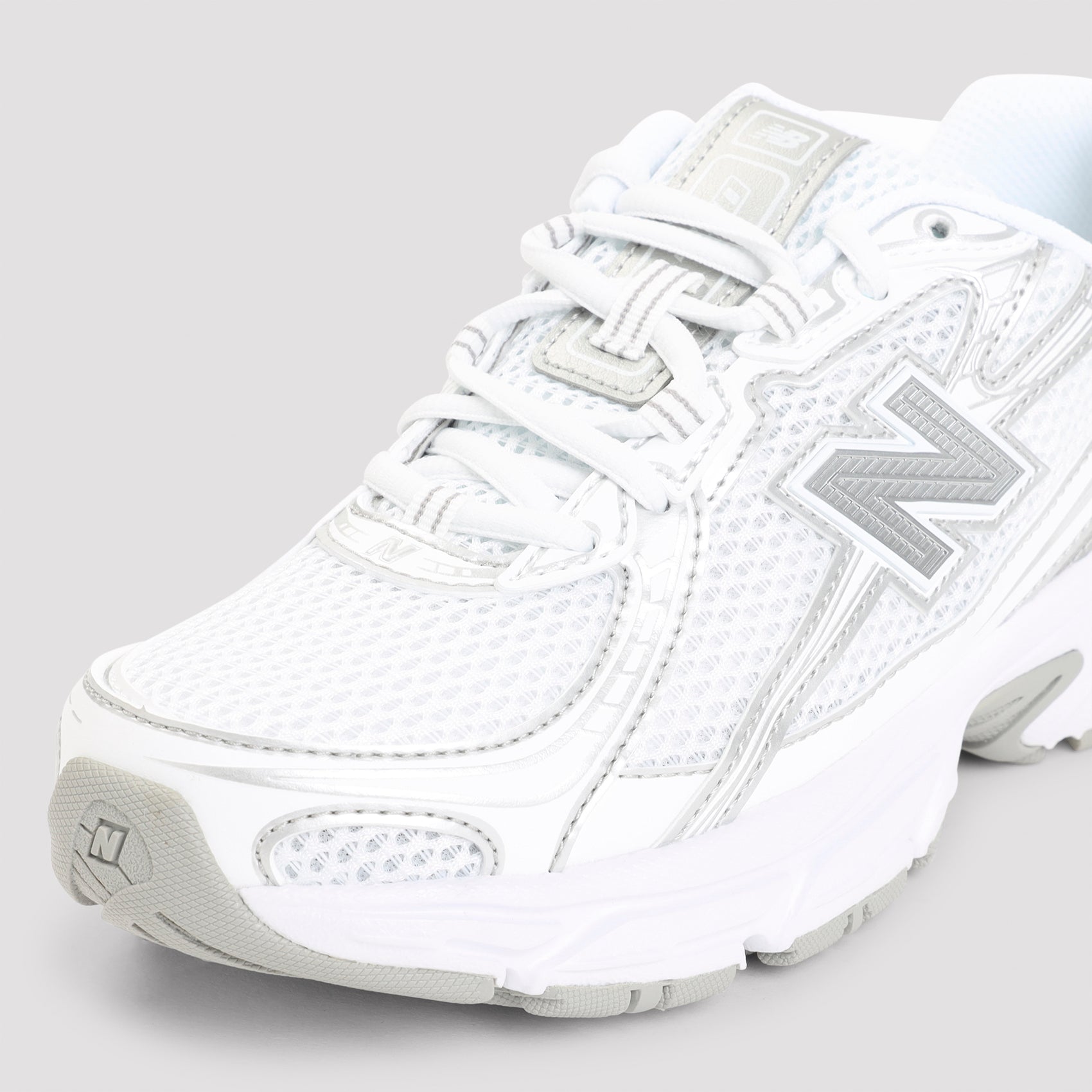 NEW BALANCE 740 Sneaker for All Seasons