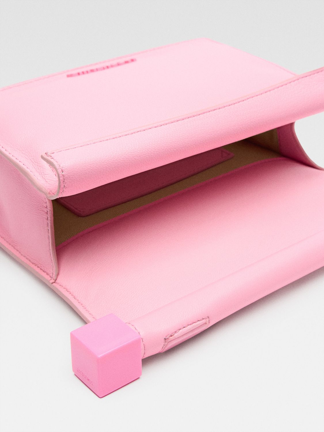 JACQUEMUS Mini Round Pouch Bag