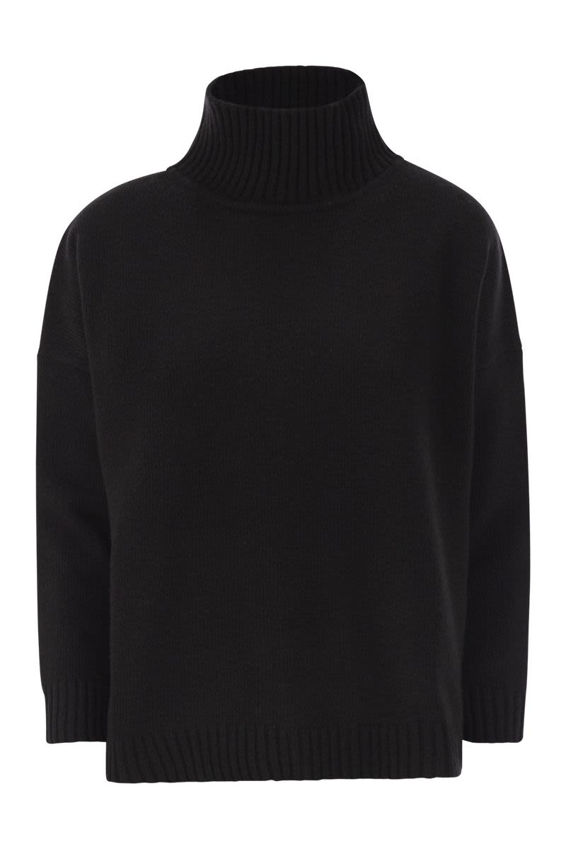 WEEKEND MAX MARA Cozy Oversized Wool Turtleneck Sweater