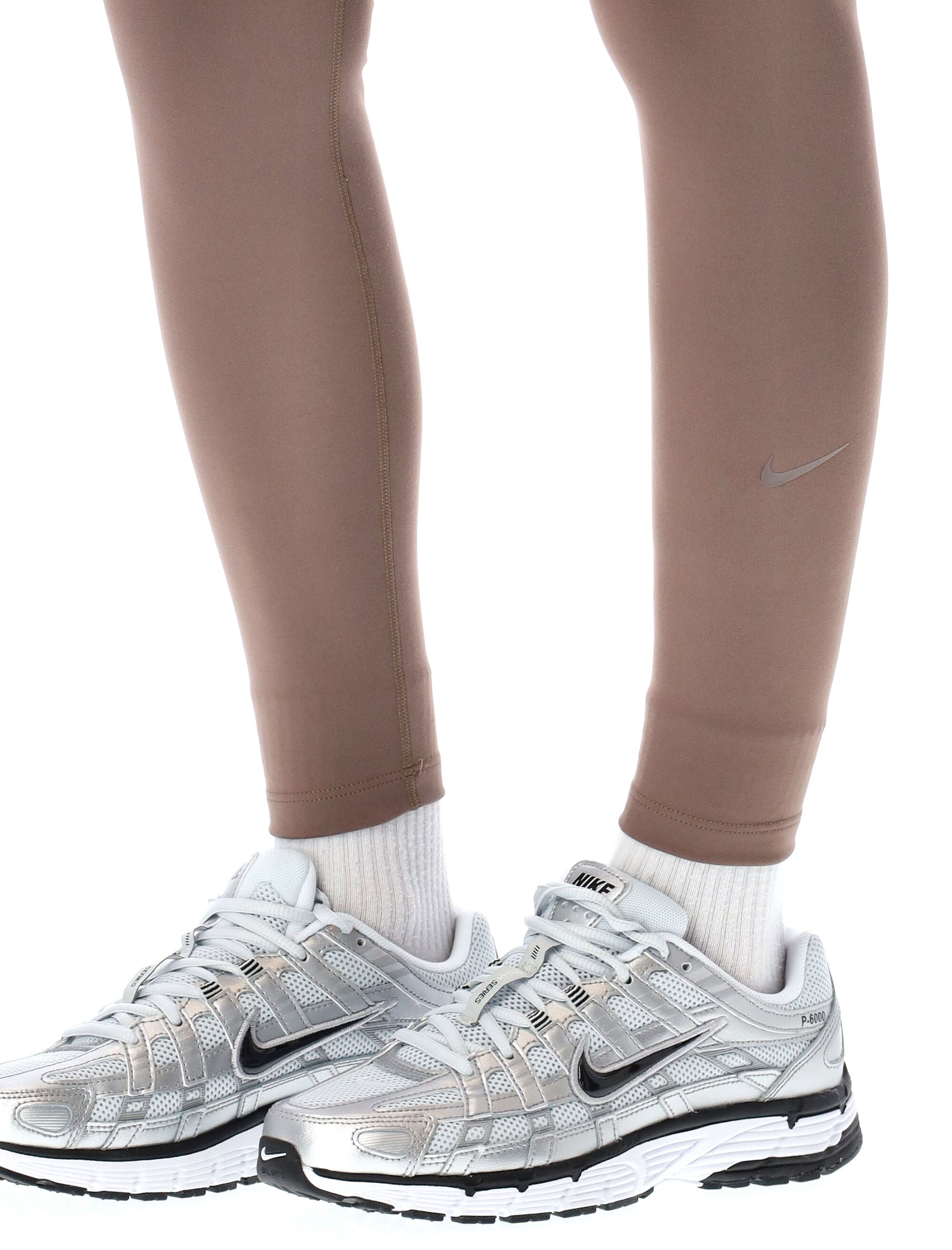 NIKE High Waisted Leggings - Women's S