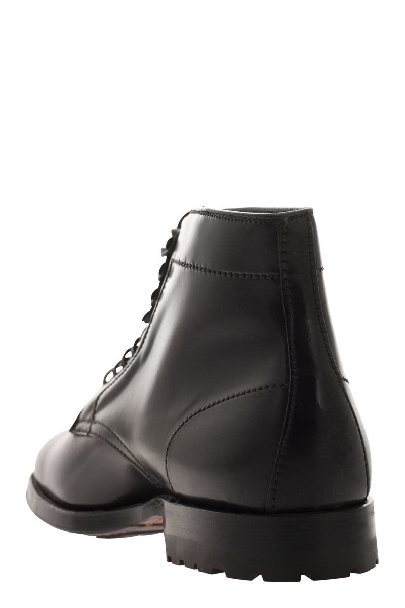 ALDEN Plain Toe Lace-Up Ankle Boot