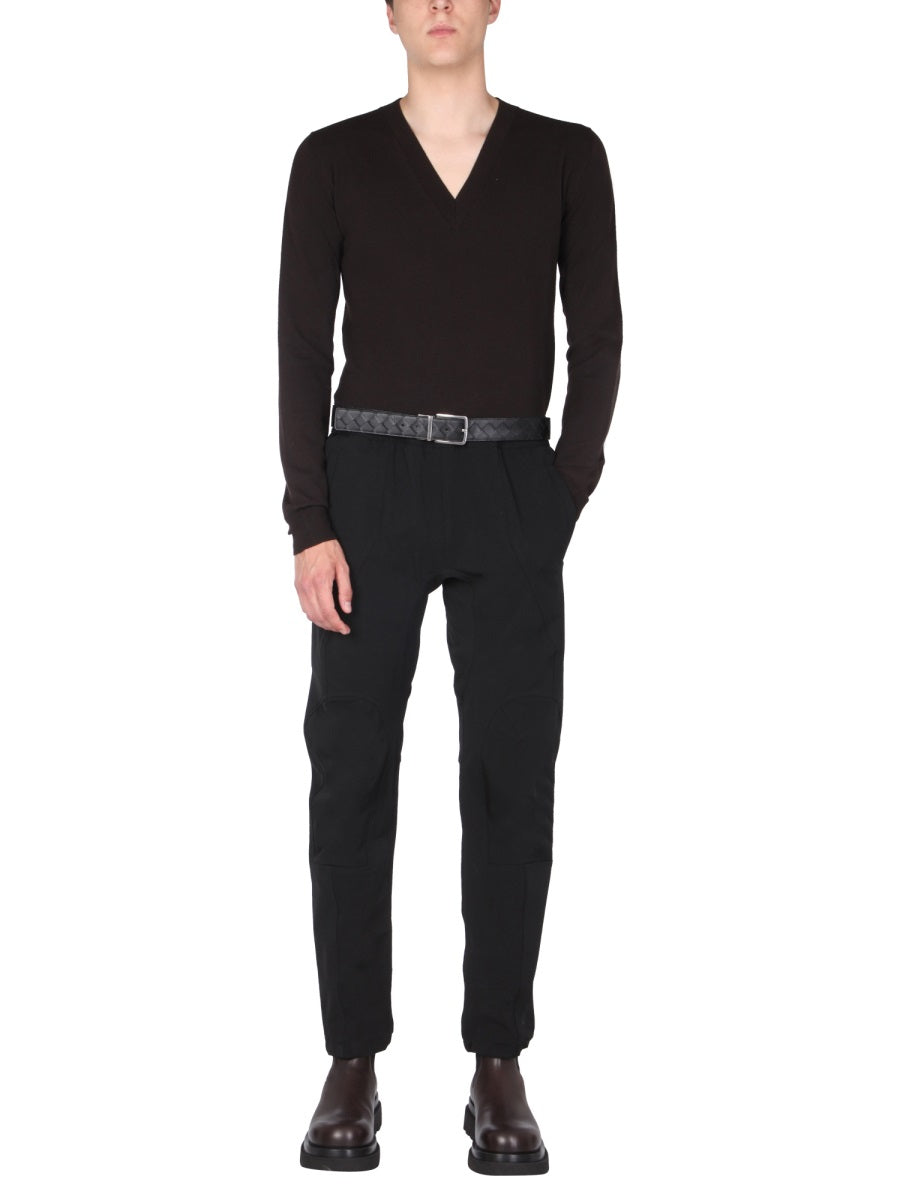 BOTTEGA VENETA Men's V-Neck Wool Sweater with Contrasting Stitch - Fall/Winter 2025