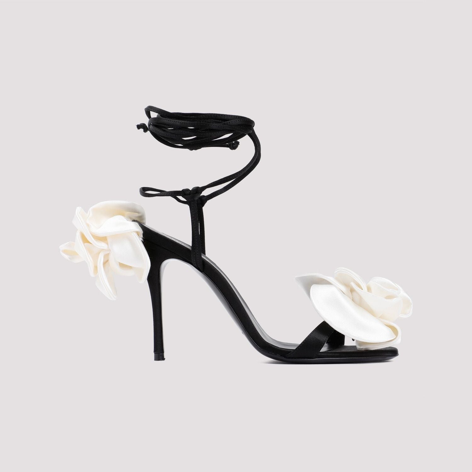 MAGDA BUTRYM Elegant Floral Detail Pumps with 10 CM Heel