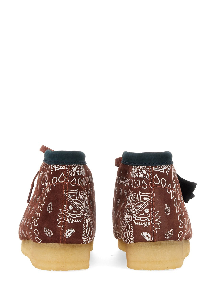 CLARKS Men's Wallabee Boot with Crepe Sole