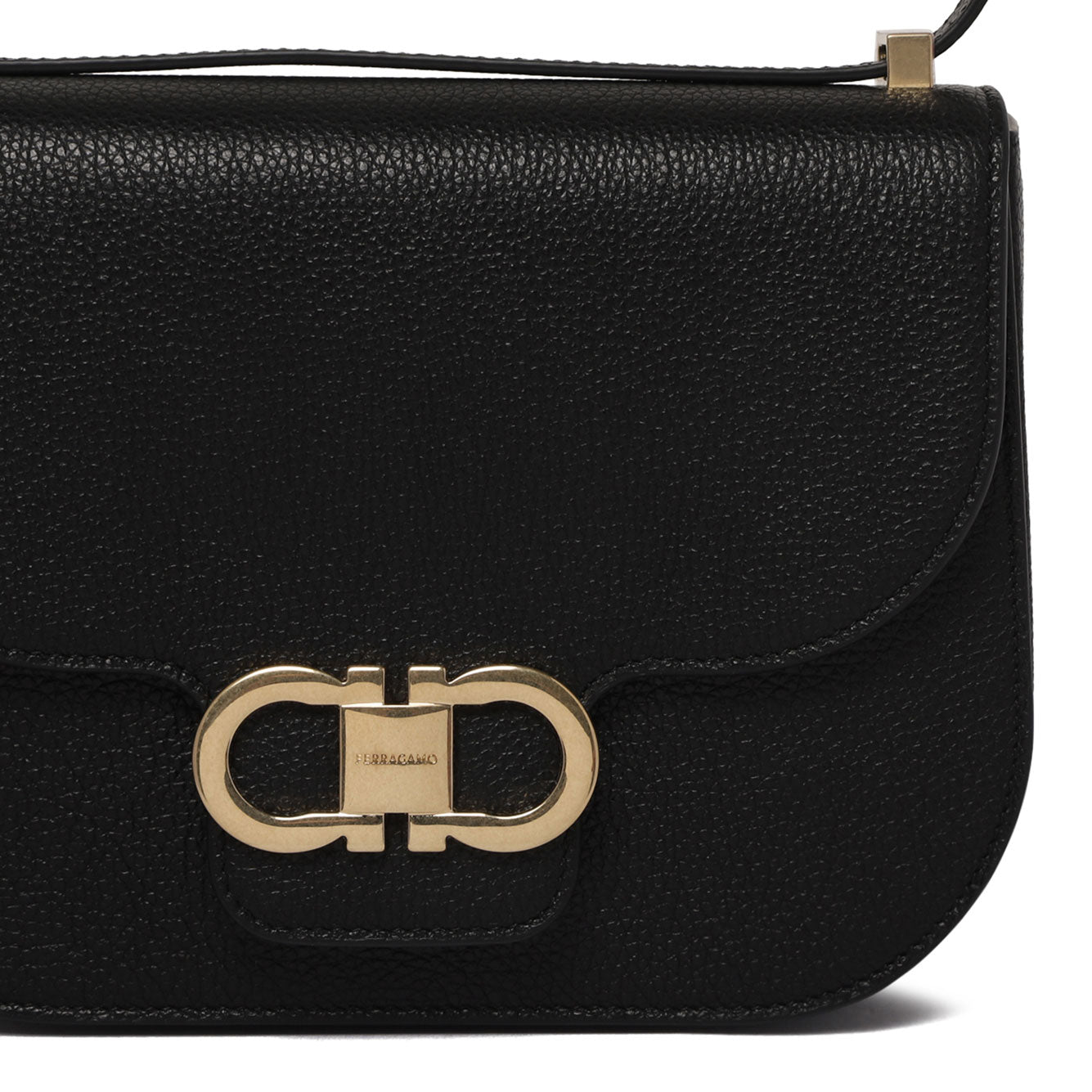 Ferragamo Elegant 100% Leather Handbag