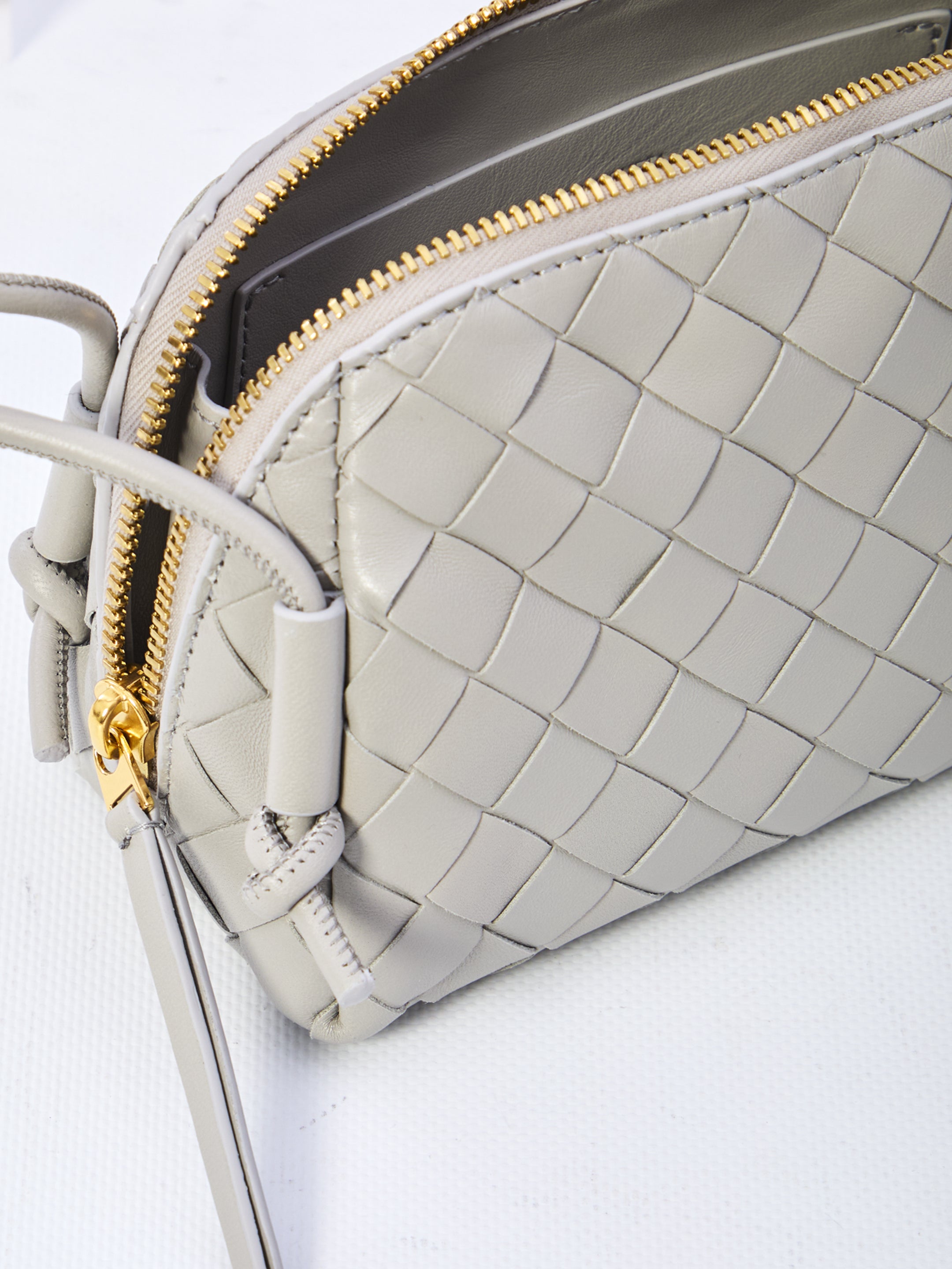 BOTTEGA VENETA Mini Intrecciato Handbag 18X11X8cm