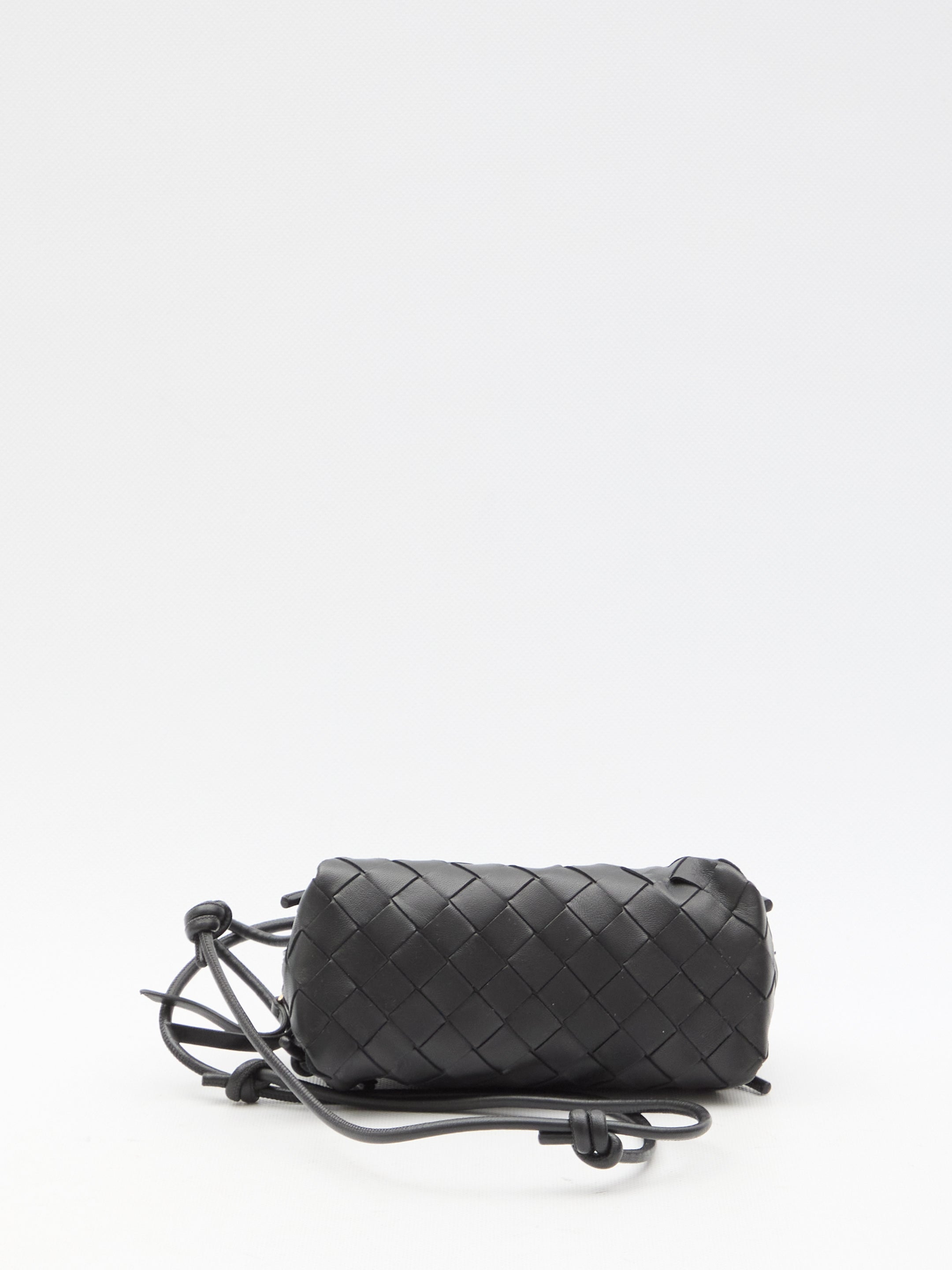 BOTTEGA VENETA Mini Pouch Handbag with Elegant Zip Closure