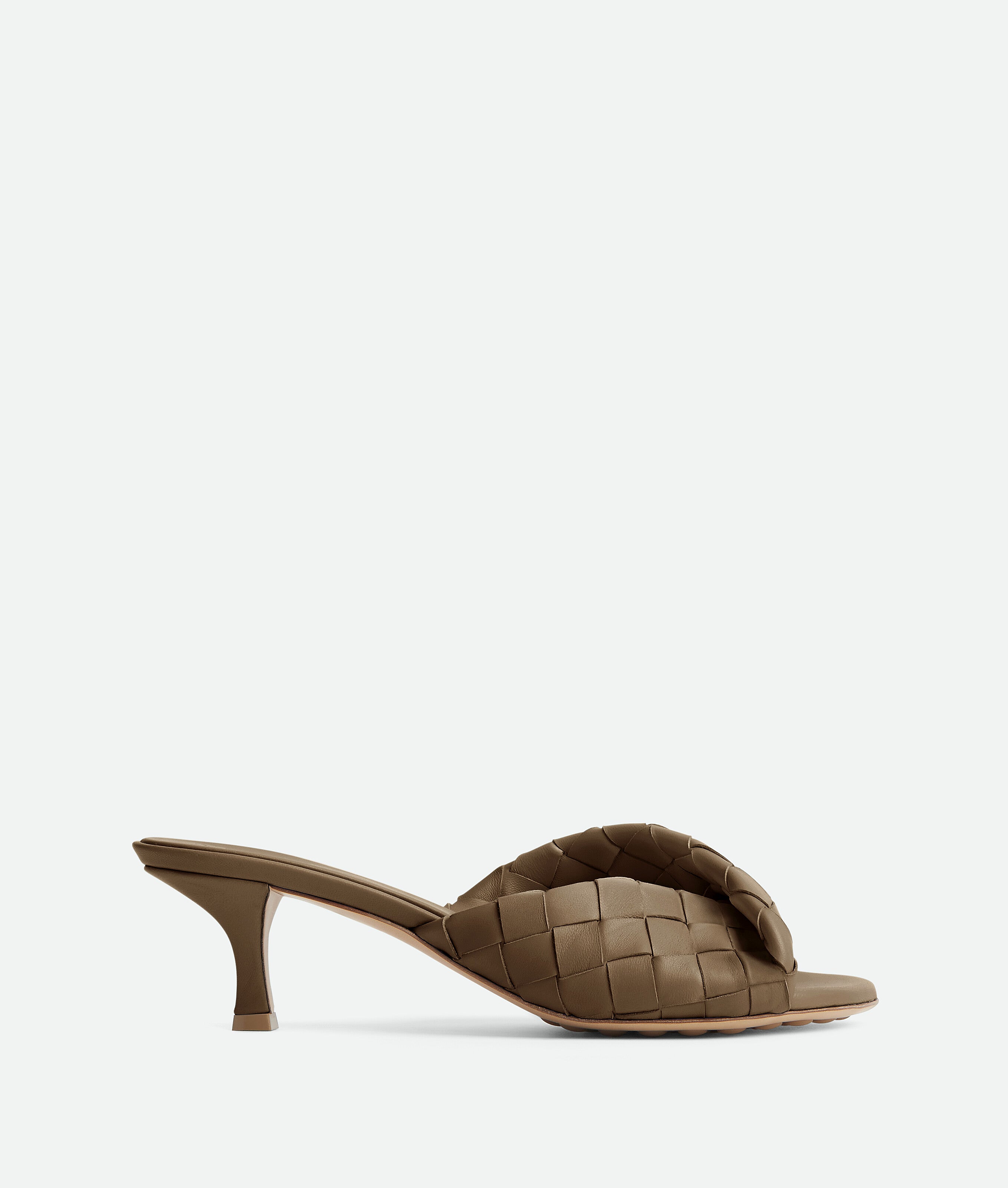 BOTTEGA VENETA Elegant Flat Sandals with Intrecciato Detail