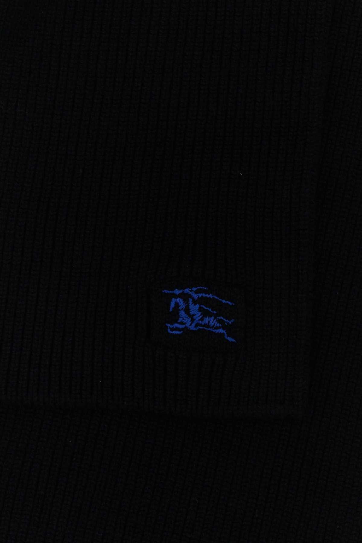 BURBERRY Luxurious Cashmere Scarf