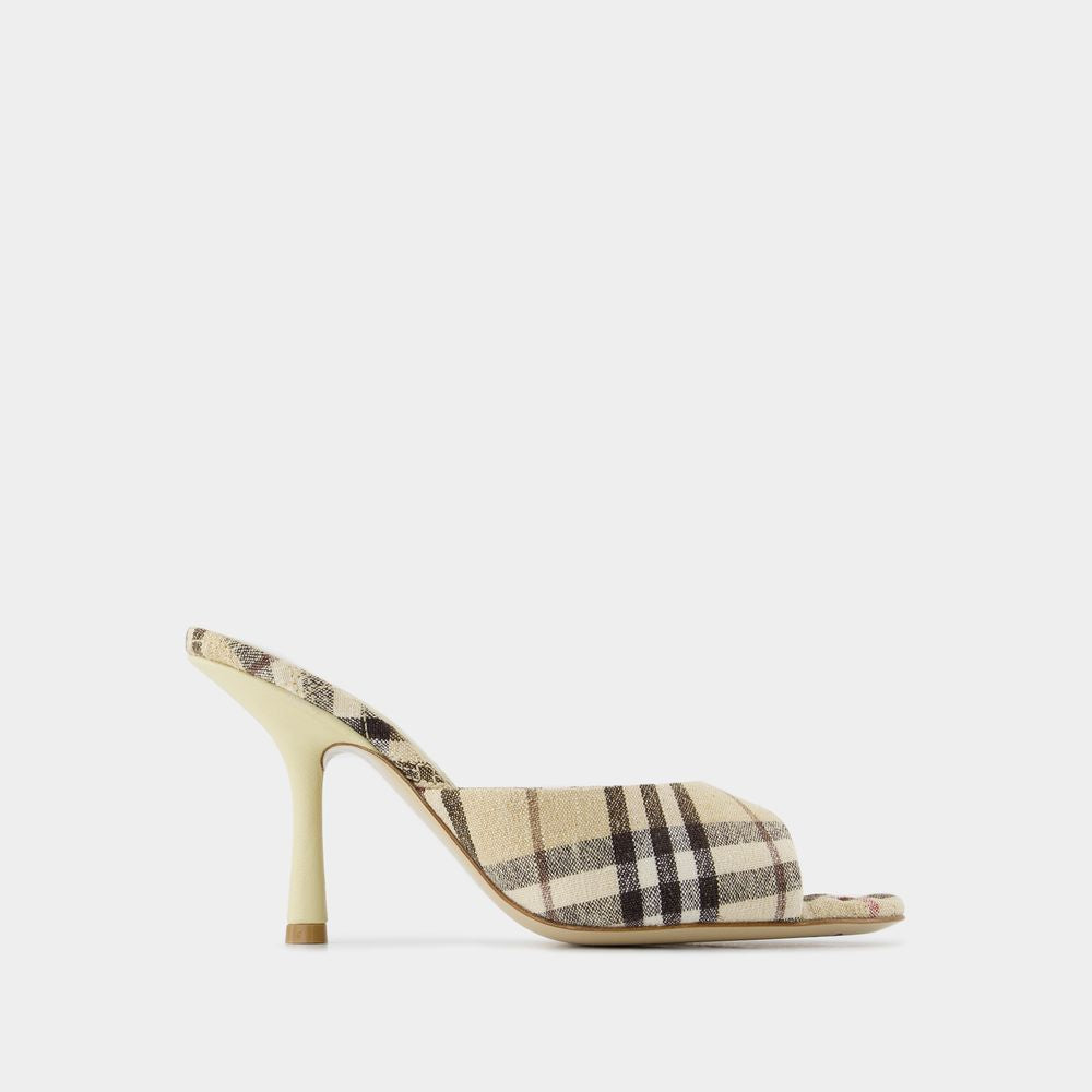 BURBERRY Chic 90 Check Patterned Pumps for Women