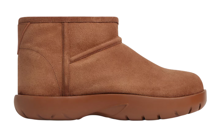 BOTTEGA VENETA Elegant Leather Flat Shoes for Women - Fall/Winter 2024