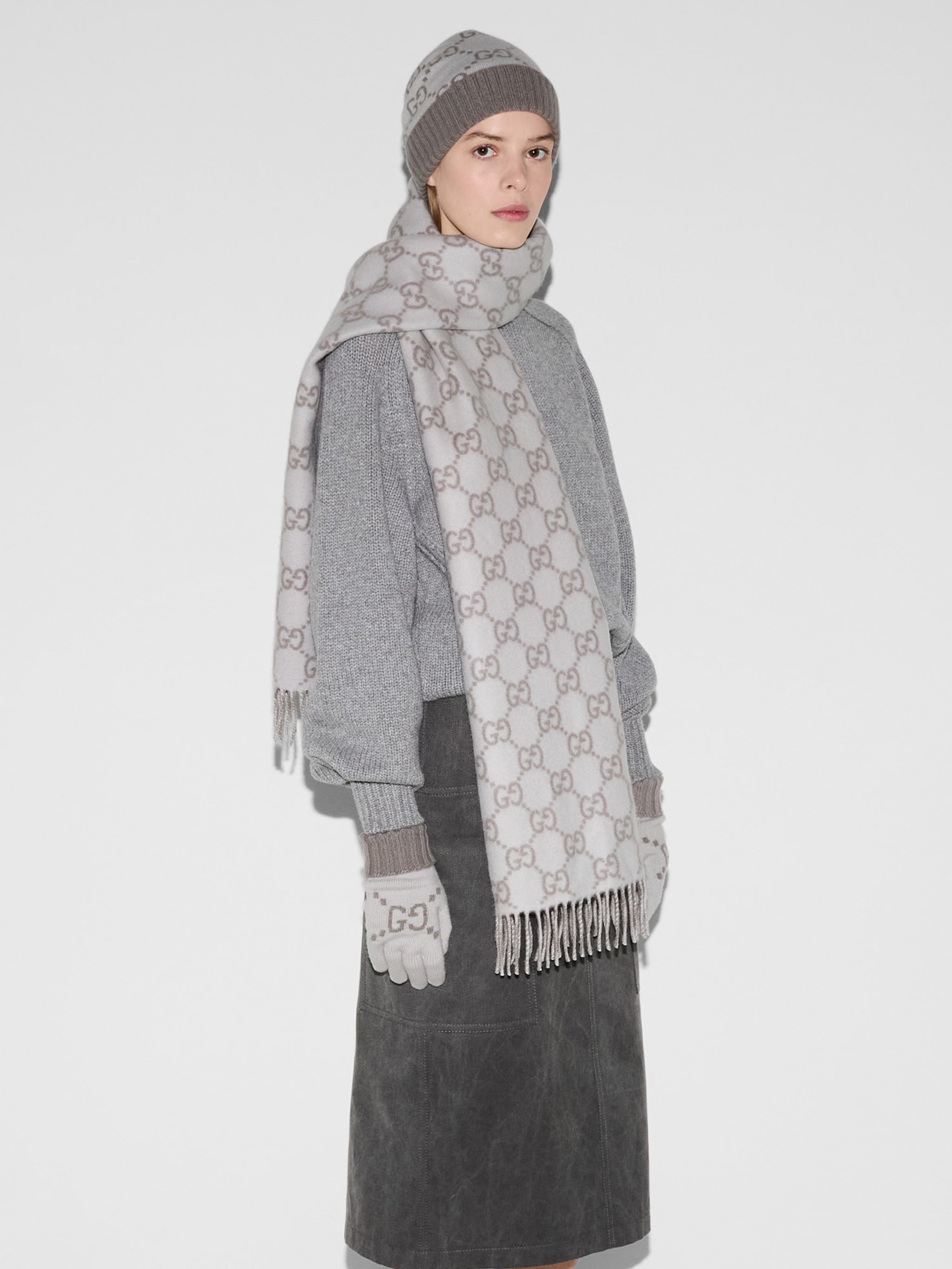 GUCCI Cashmere Scarf with Fringes - L 190 CM x H 45 CM