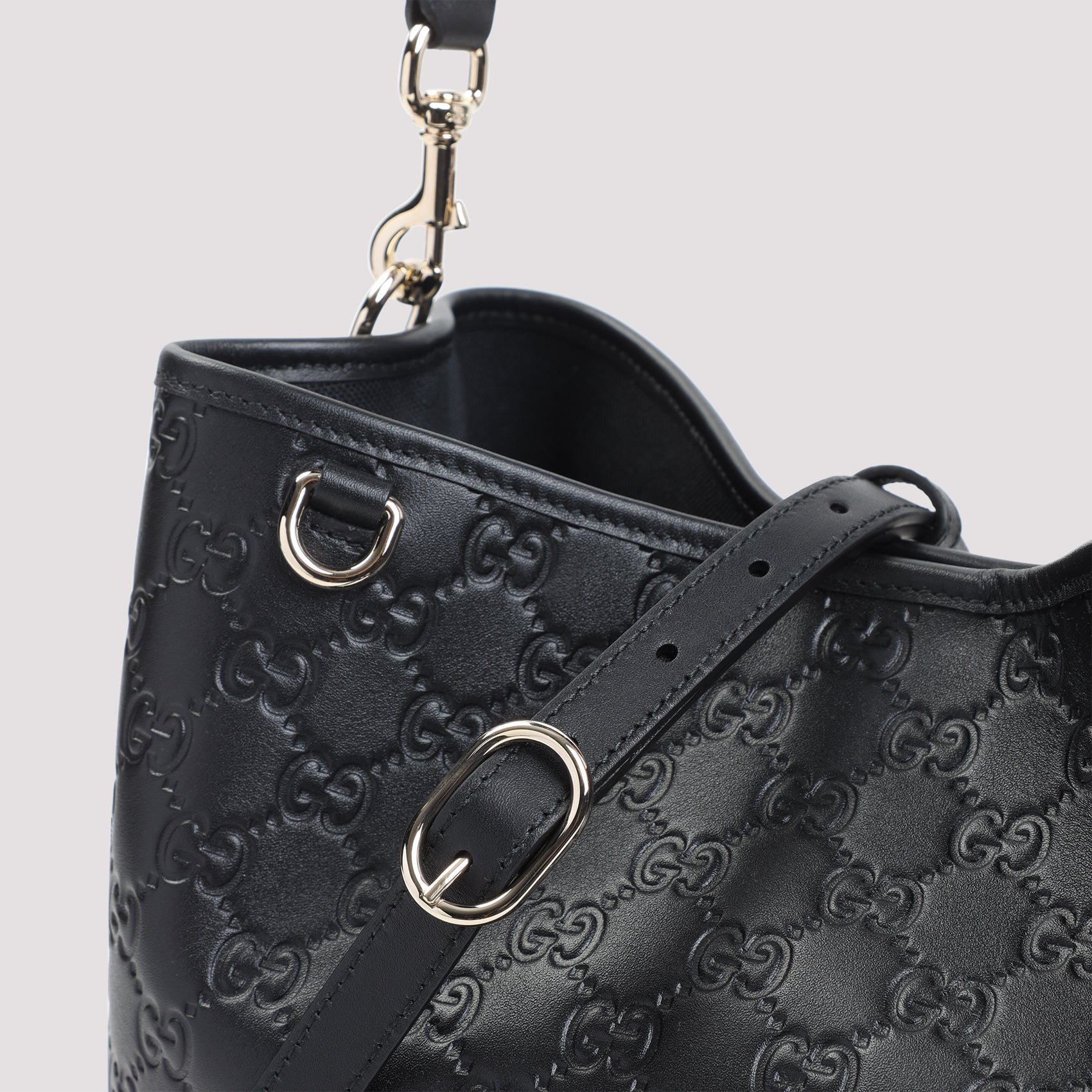 GUCCI Emblem Mini Handbag - 25CM x 25CM x 16CM