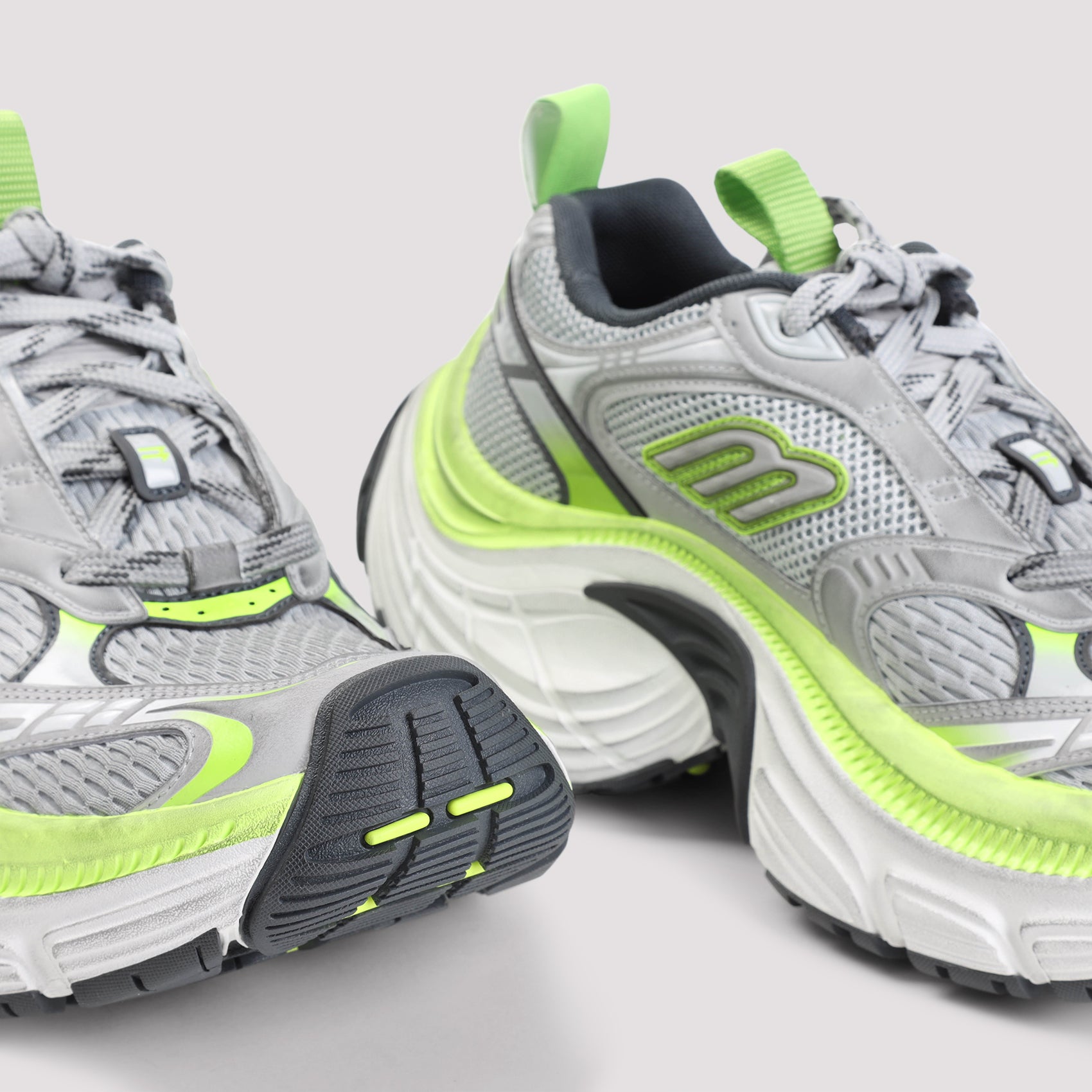 BALENCIAGA 6XL Sneaker - Stylish and Comfortable Footwear for Men