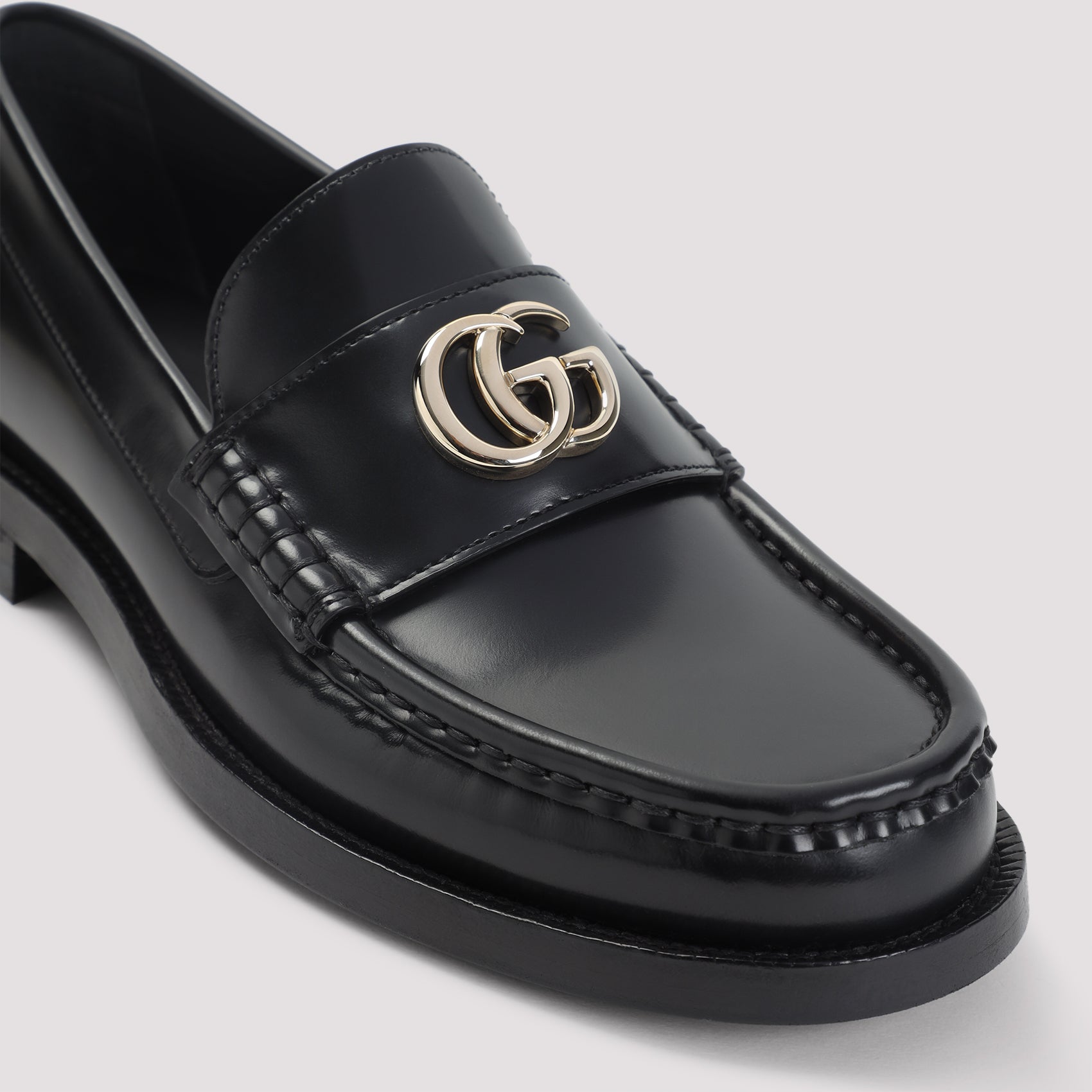 GUCCI Fashionable GG Loafers for Women - Fall/Winter 2025