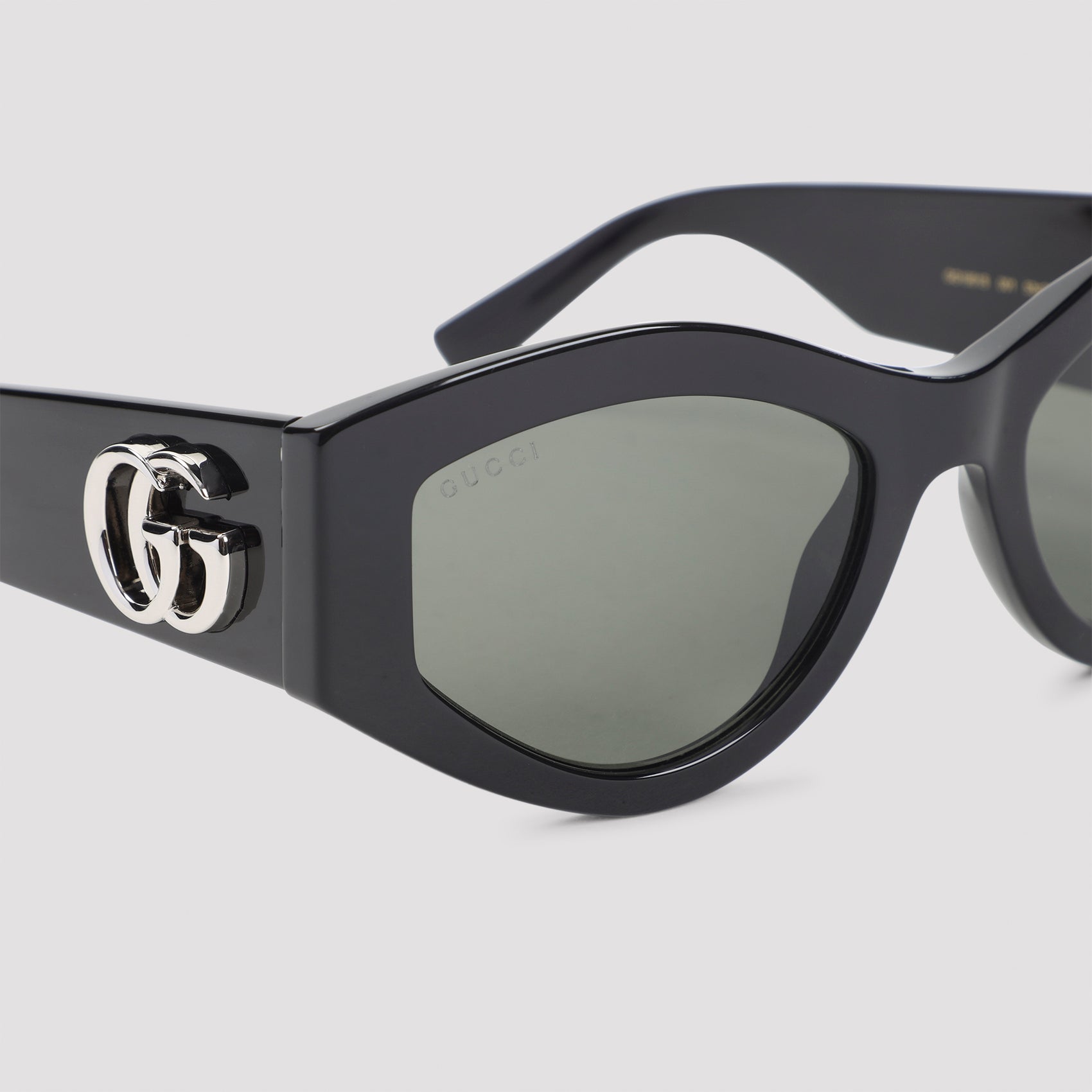 GUCCI Stylish Acetate Sunglasses with Oval Frames
