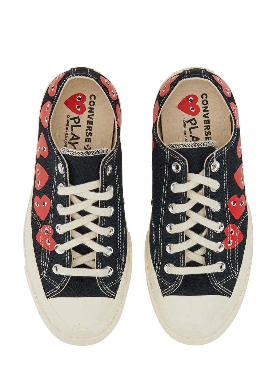COMME DES GARCONS PLAY CONVERSE Heart-Embellished Unisex Sneakers