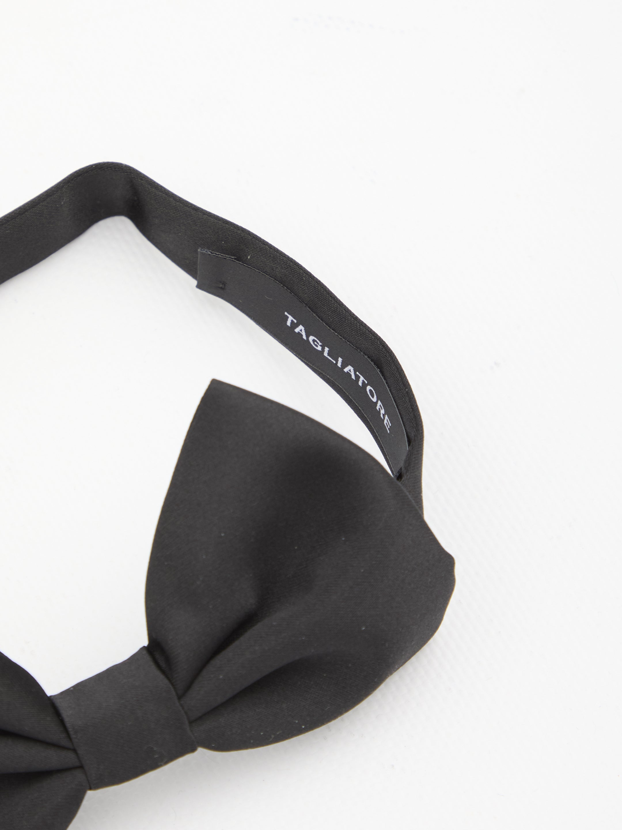 TAGLIATORE Classic Pre-Tied Bow Tie - One Size