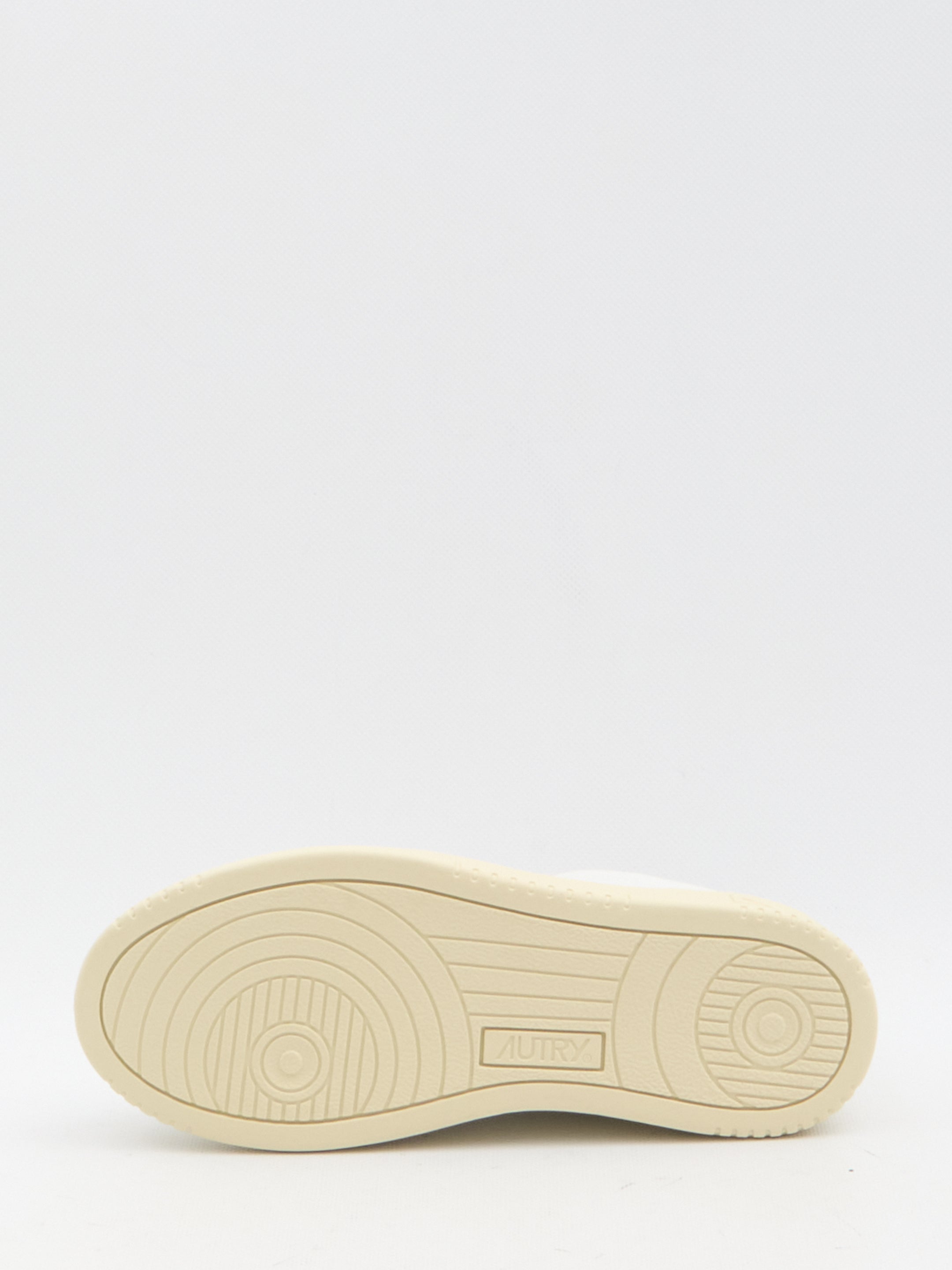 AUTRY Vintage Inspired Low Top Leather Sneakers