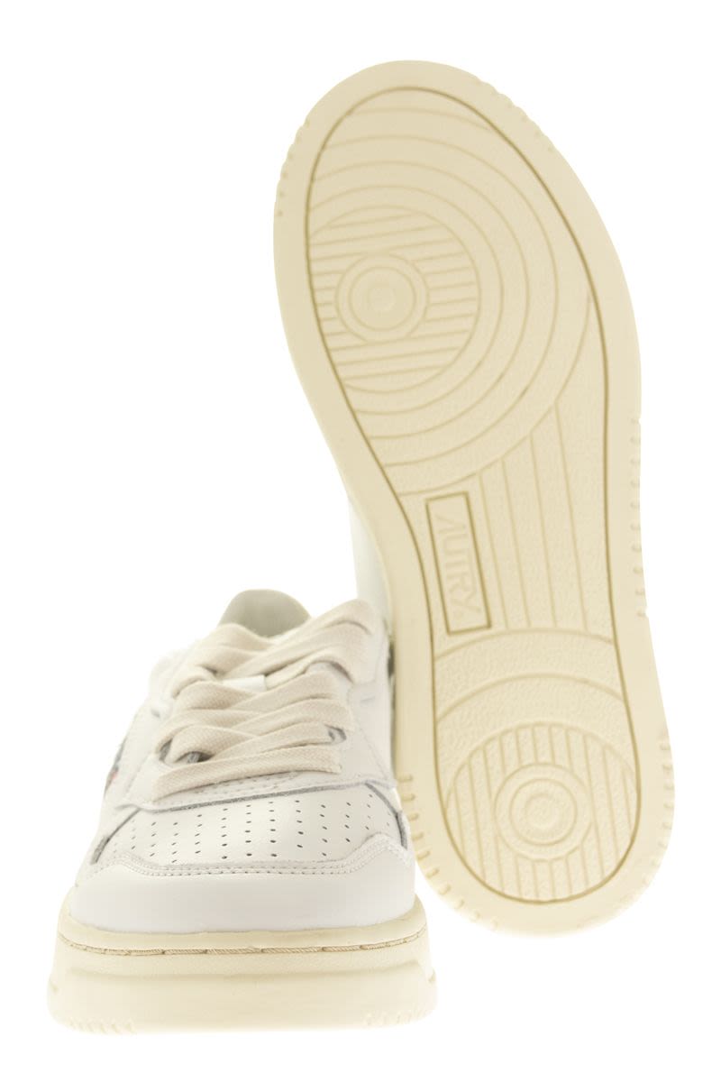 AUTRY Women's Leather Medalist Low Sneakers