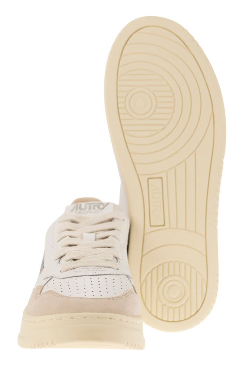 AUTRY Medalist Low-Top Sneakers for Women