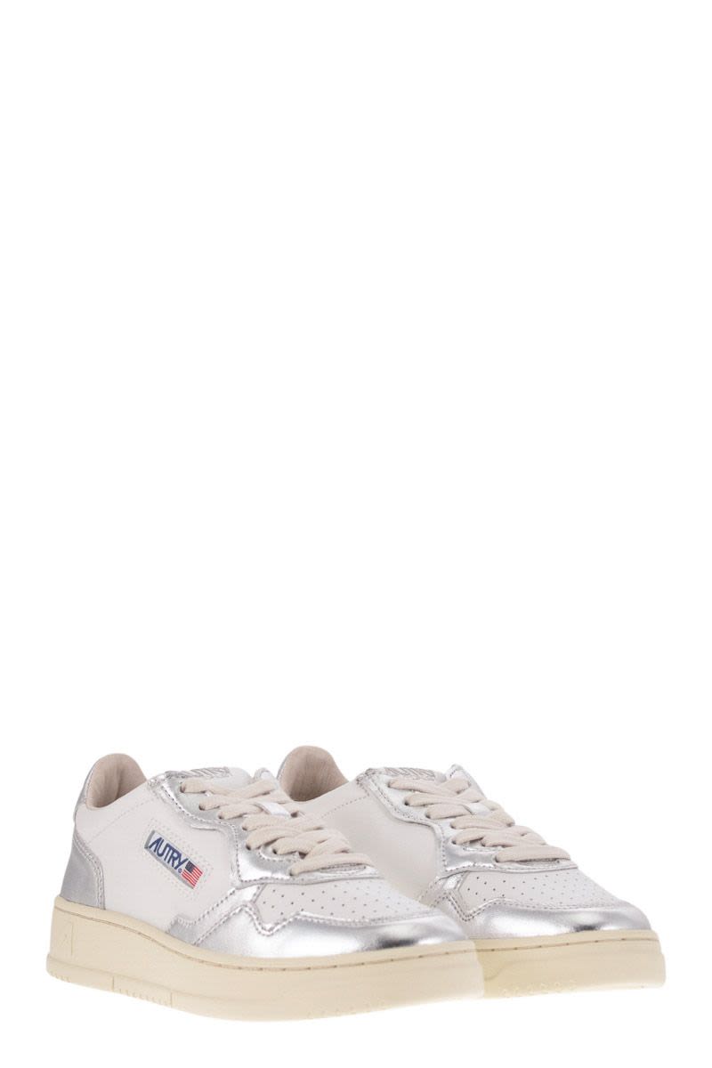AUTRY Low Medalist Women's Trainer with Silver Accents