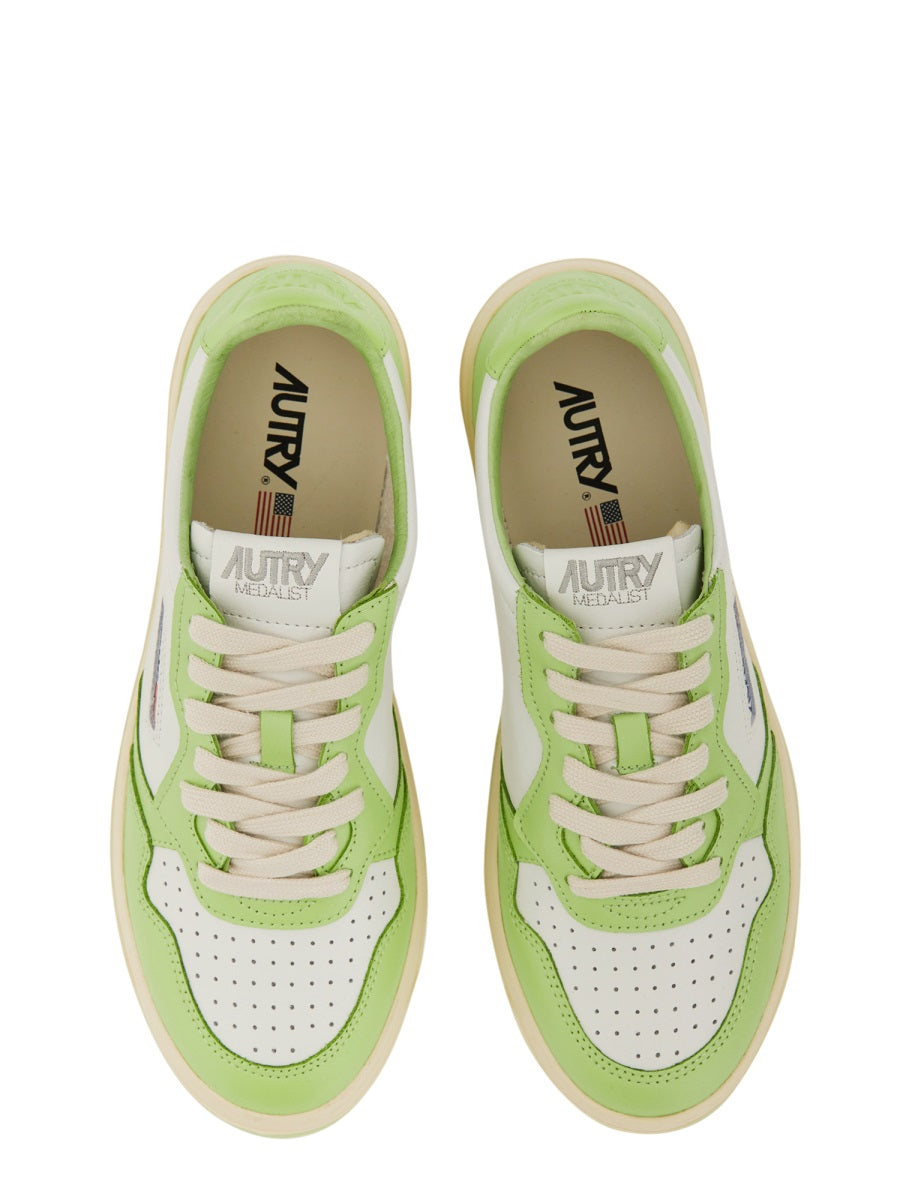 AUTRY Women's Medalist Low Sneakers - Classic Style