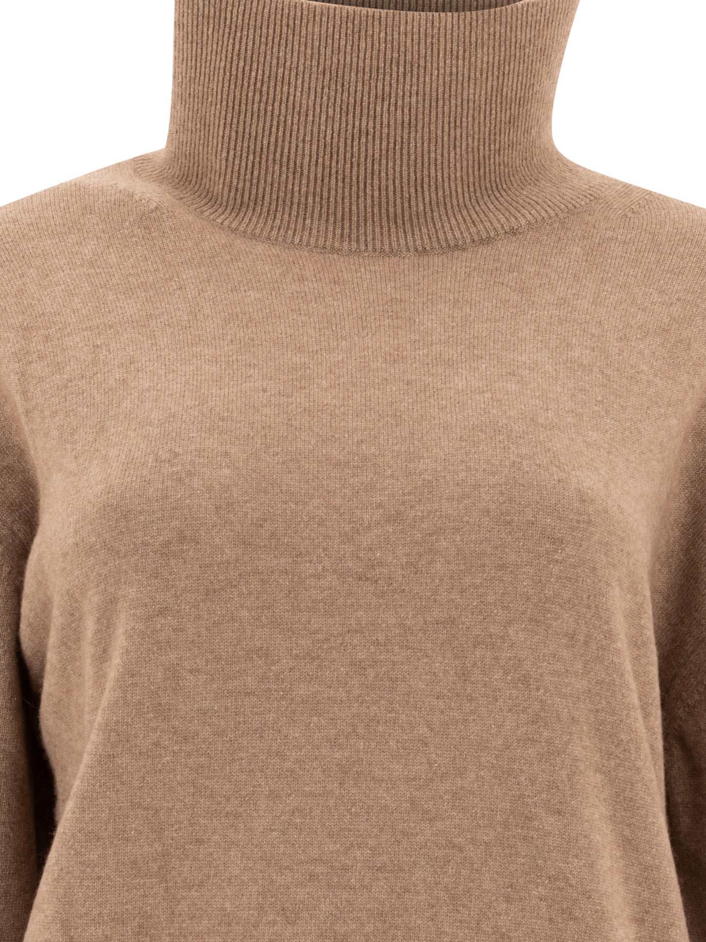 AURALEE Luxurious Cashmere Knitwear for Women